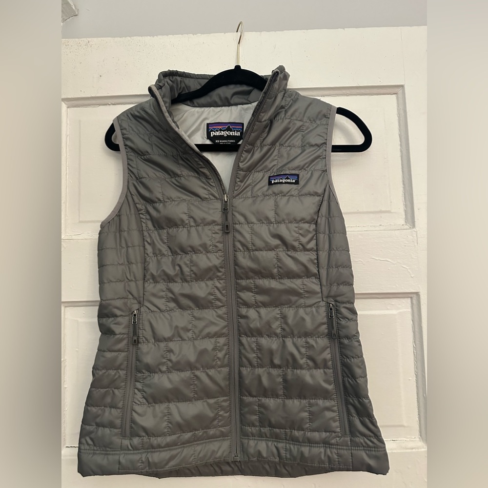NWOT Patagonia Women’s Gray Nano Puff Vest Embroidered Logo Size XS